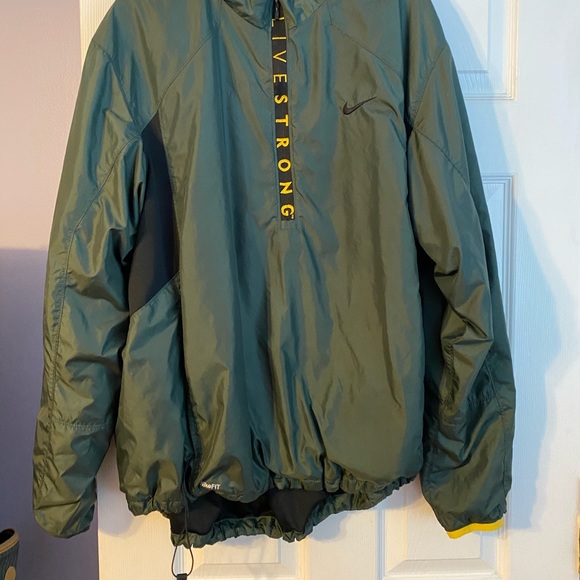 Nike LIVESTRONG Windbreaker - Picture 2 of 3